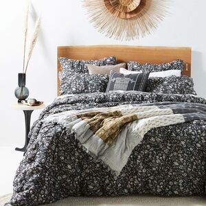 Anthropologie Thora quilt and two standard shams